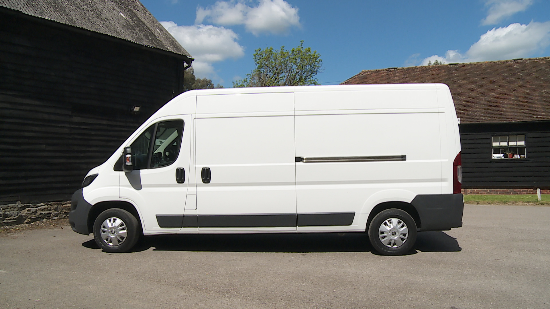 PEUGEOT BOXER 330 L1 DIESEL Electric Lease